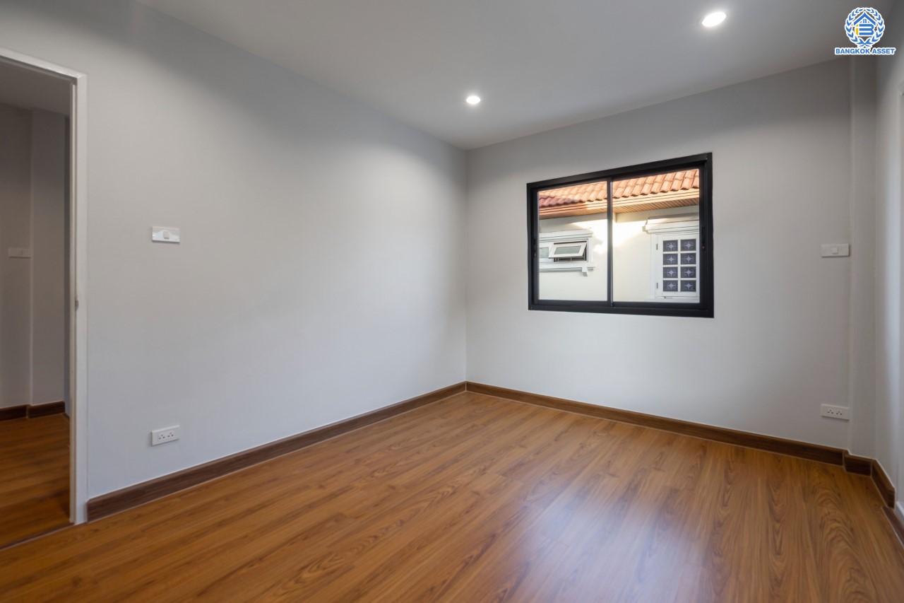 บ้านมือสองตกแต่งใหม่ ม.มณียา รัตนาธิเบศร์-ท่าอิฐ แบรนด์ Property Perfect หลังใหญ่ เนื้อที่ 61.6 ตร.ว. ฟังก์ชันครบ! 4 ห้องนอน 2 ห้องน้ำ 2 ที่จอดรถ บนทำเลที่ดีที่สุด! เชื่อมต่อถ.รัตนาธิเบศร์ และถ.ราชพฤกษ์ ใจกลาง 2 เซ็นทรัลฯ ใกล้ MRT "สถานีบางรักน้อยท่าอิฐ"